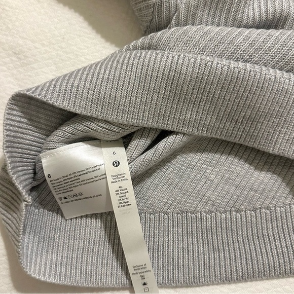NWOT Lululemon Reversible Crossover Sweater - Heathered Light Grey SZ 6 - Picture 7 of 7